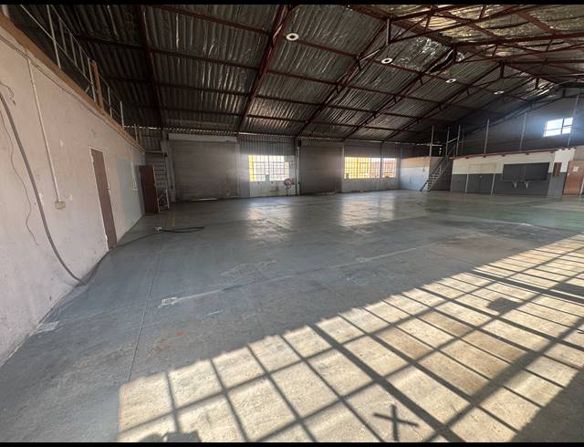 1,000M² WAREHOUSE TO LET IN WYNBERG
